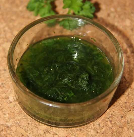 Маска из петрушки, меда и йогурта